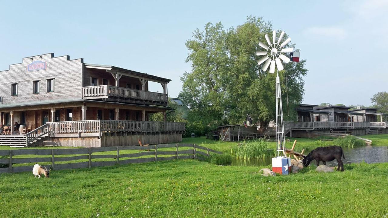 Neuendorf  Horse Lake Ranchヴィラ エクステリア 写真