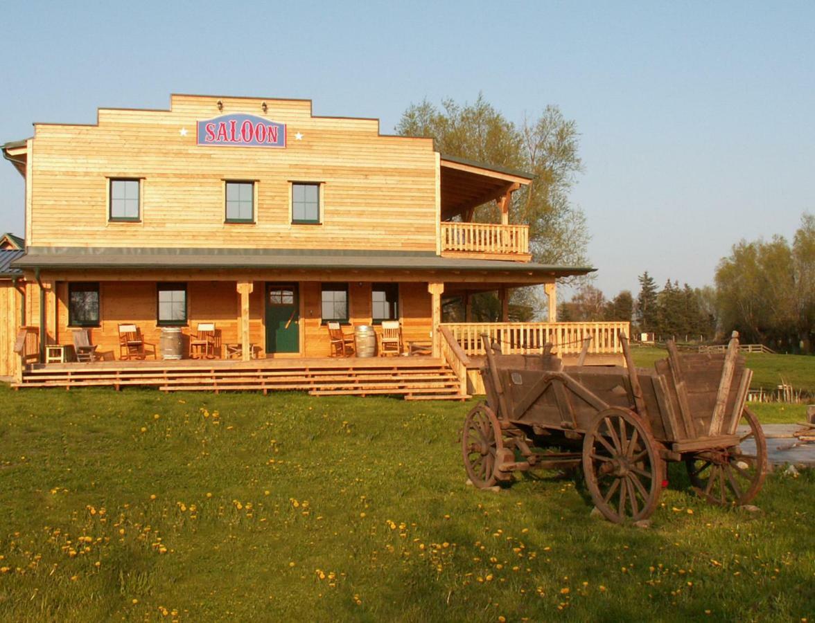 Neuendorf  Horse Lake Ranchヴィラ エクステリア 写真